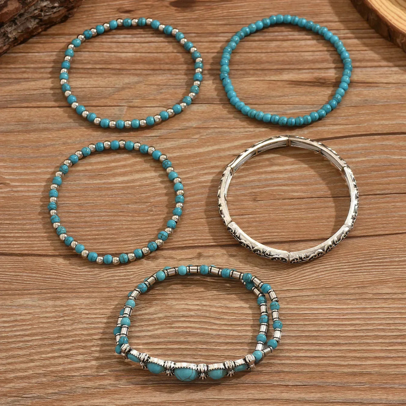 Elegant Bracelet for Women with Boho Turquoise Design