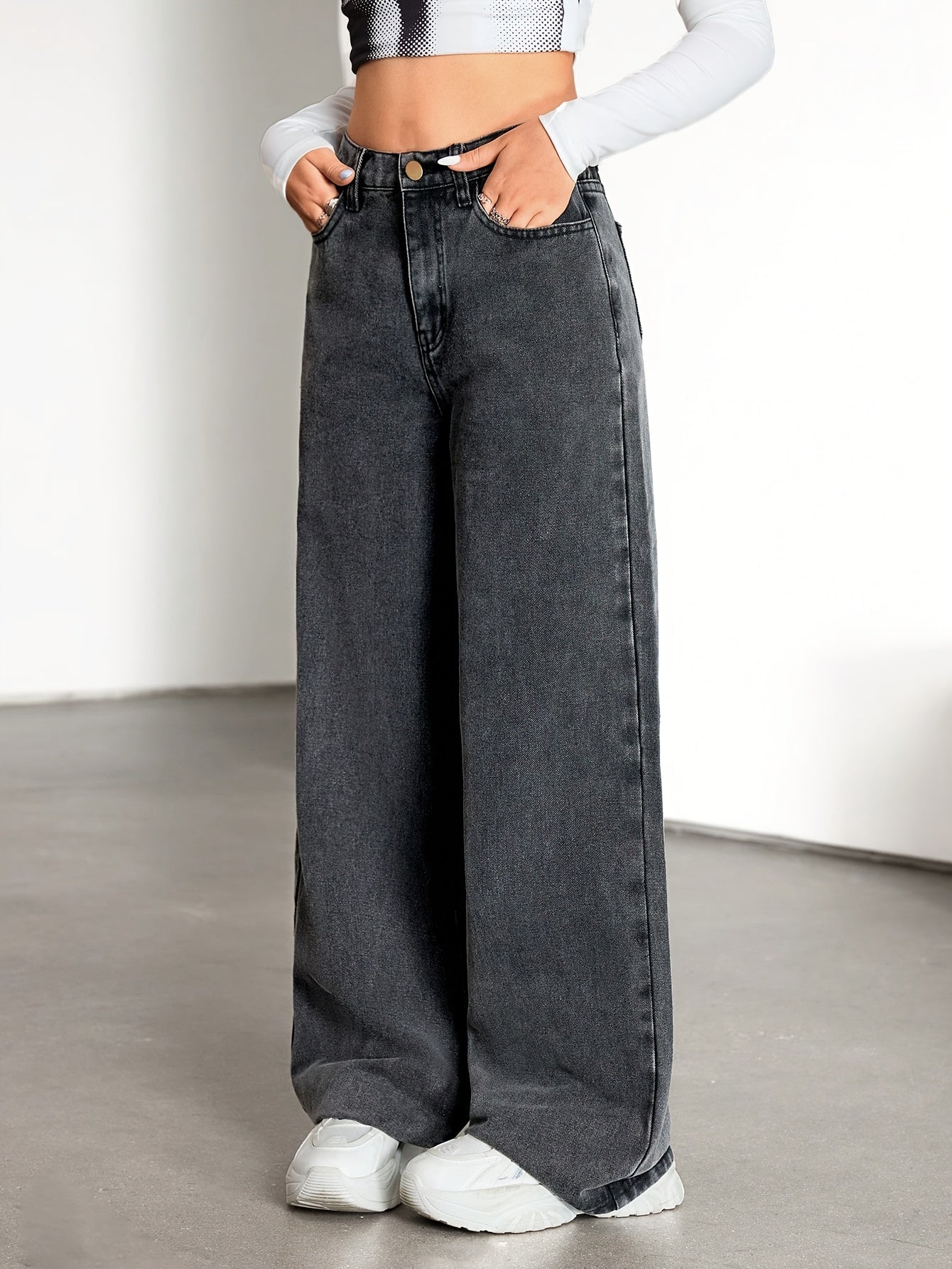 Effortless Relaxed Grey Wide Leg Jeans for Women with High Waist Faded Wash Style
