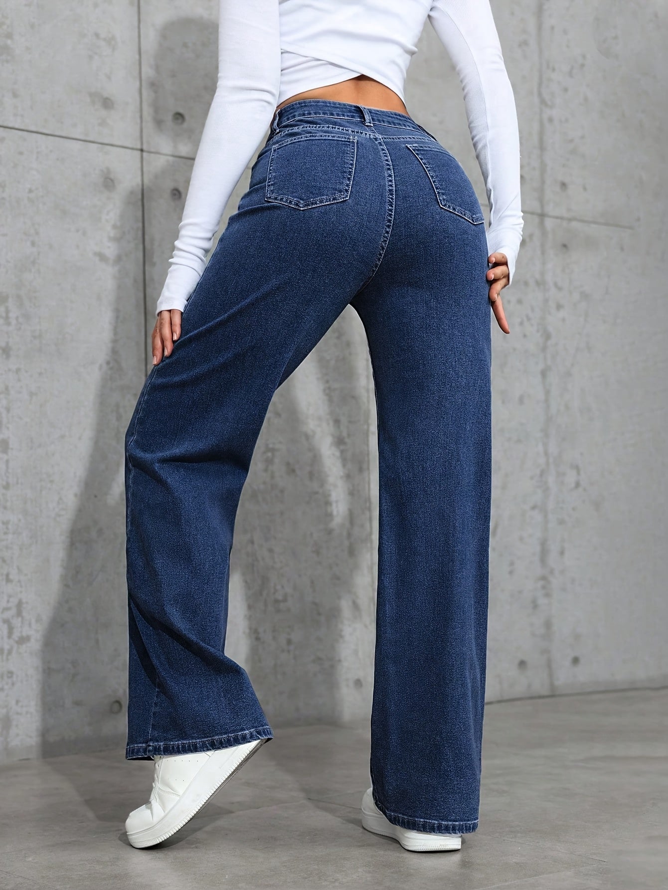 Effortless Relaxed Blue Wide Leg Jeans for Women with High Waist Flowing Style