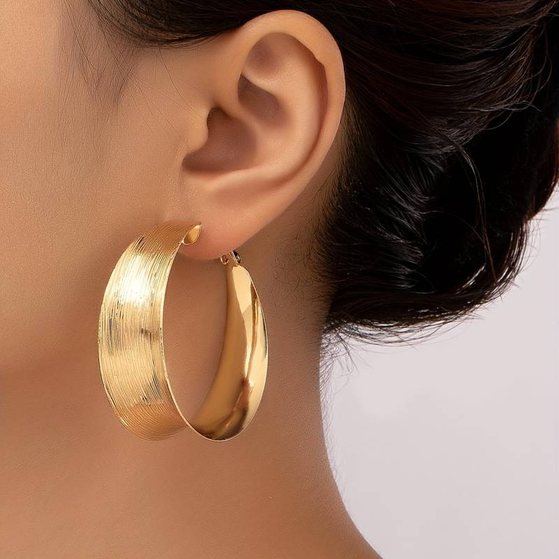Elegant Hoop Earrings for Women with Vintage Gold Design